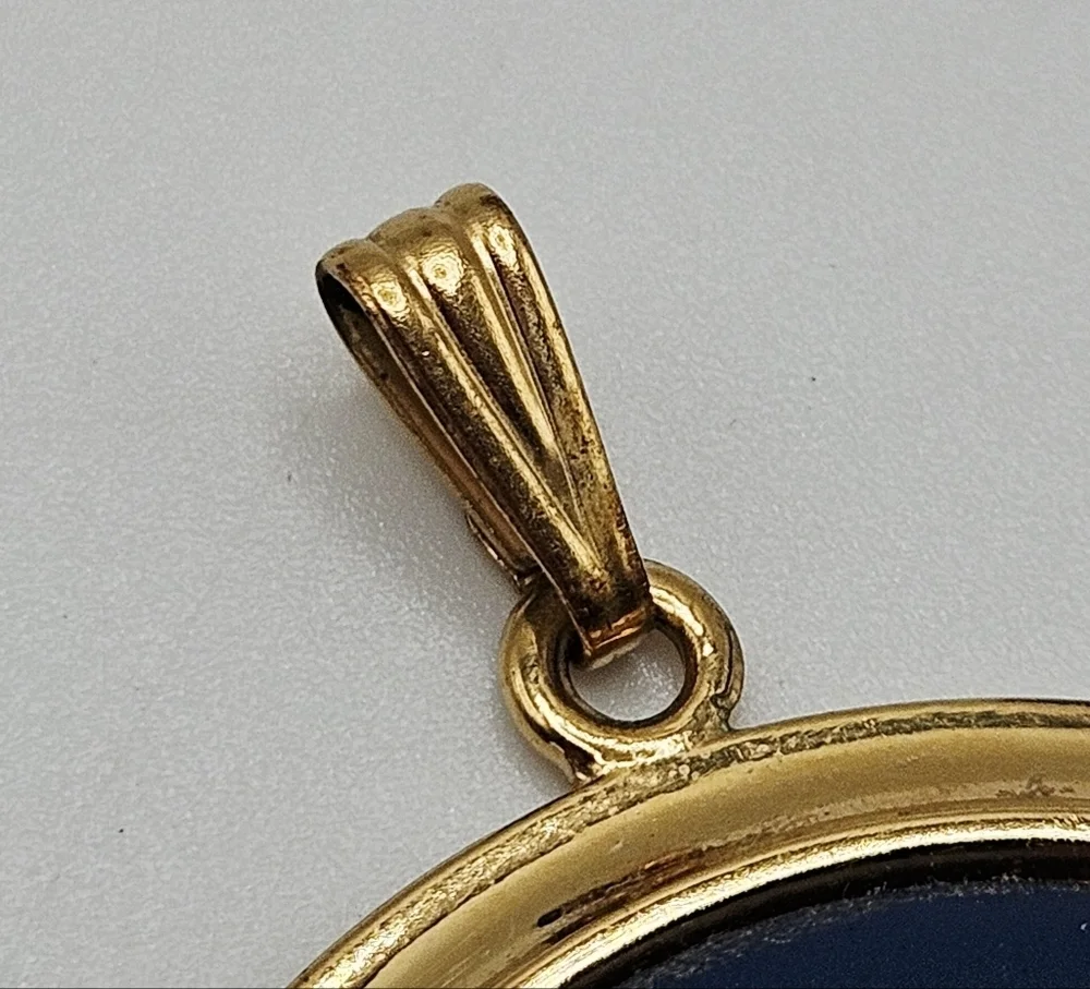 VINTAGE Wedgwood Jasperware Gold Filled Circle Pendant Made in England Signed
